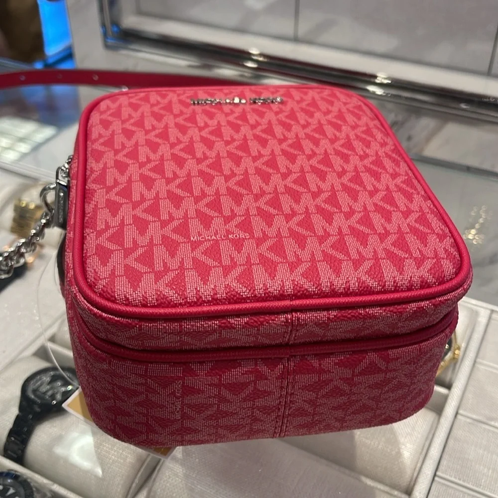 MICHAEL KORS Jet Set Travel Md Signature Logo Crossbody Flight Bag DK RASPBERRY